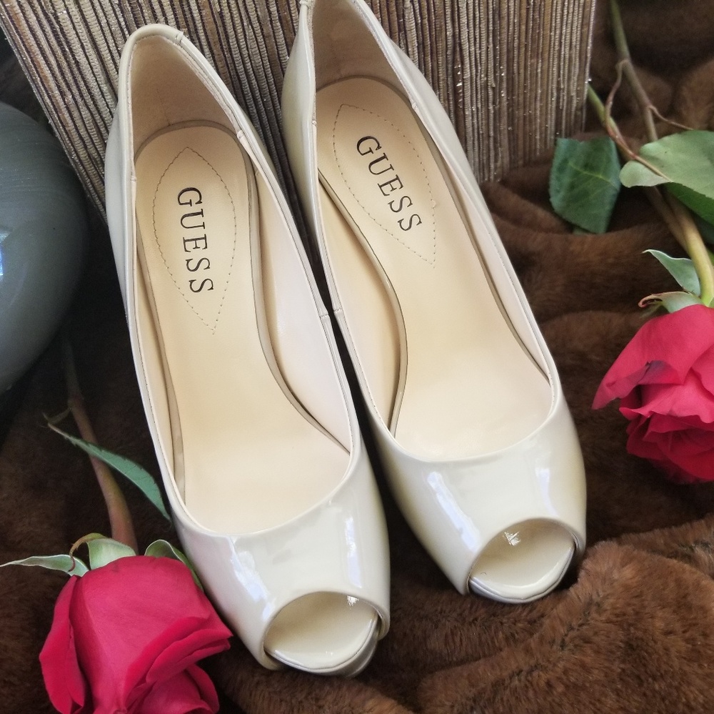 Guess patent leather, peep toe platform